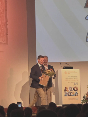 Georg Lodde on stage after receiving the award.